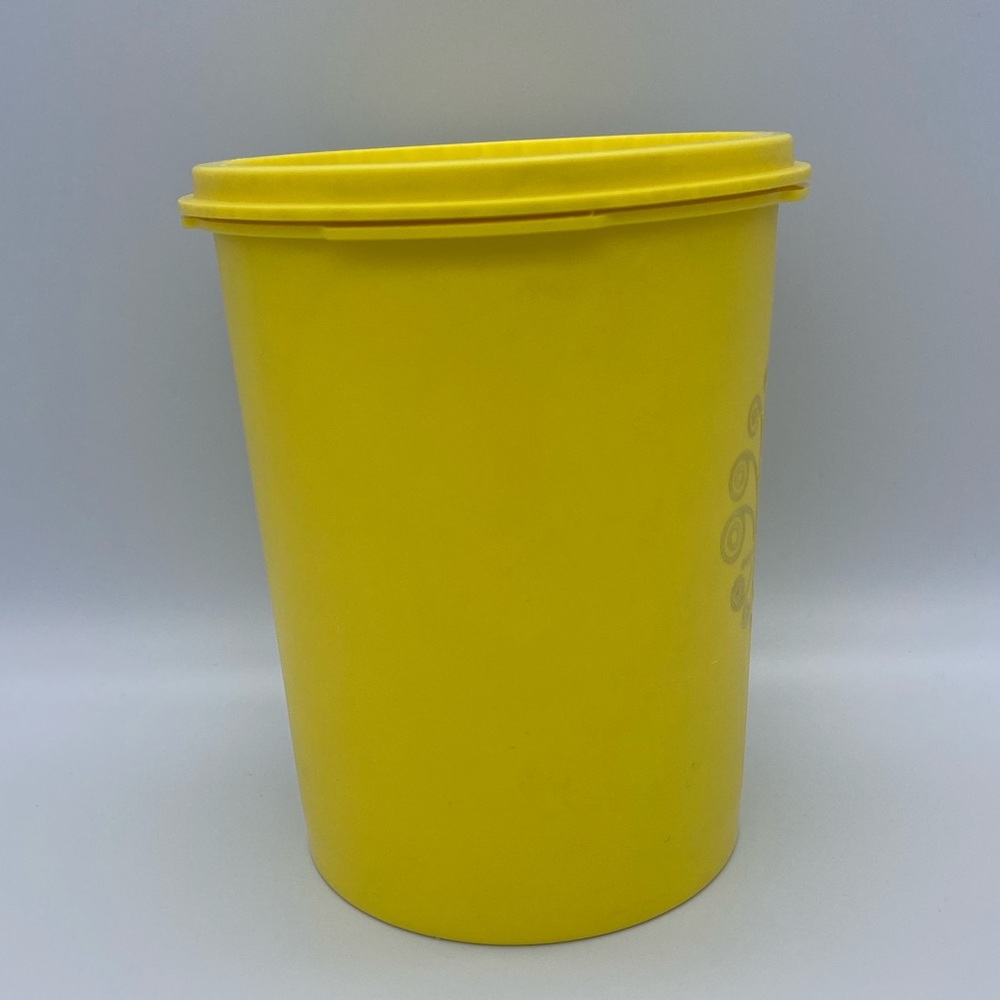 SOLD Vintage Tupperware Container 811-13 - Picture 4 of 9